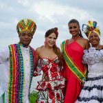 La reina del Carnaval de Barranquilla, Stephanie Mendoza, junto a los lanceros y la Reina de la Independencia 2016