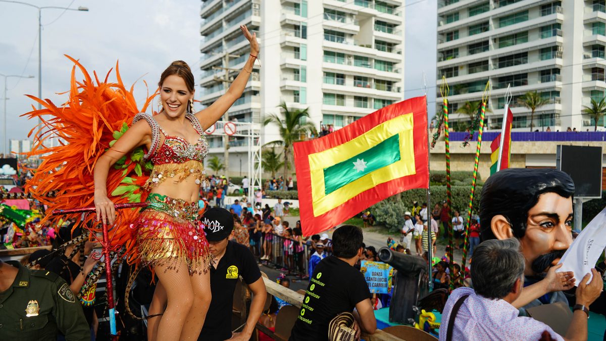 La Reina Stephanie Mendoza prendió el Carnaval de Barranquilla en Cartagena