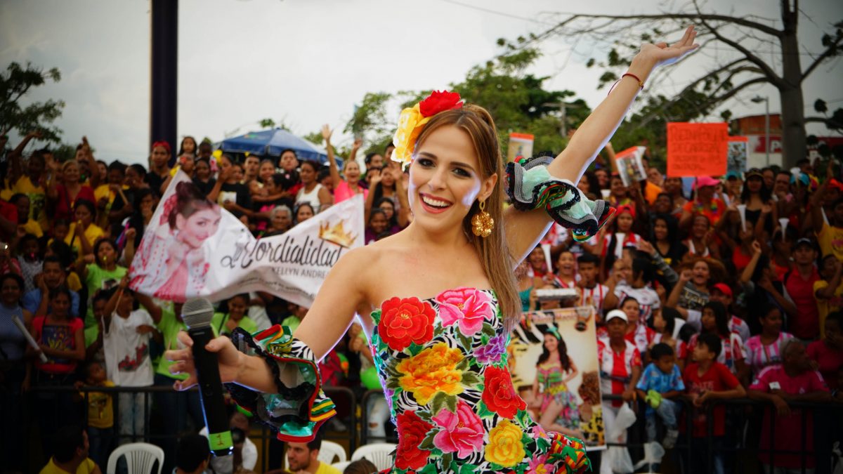 La reina Stephanie Mendoza Vargas lleva la alegría del Carnaval a Miami