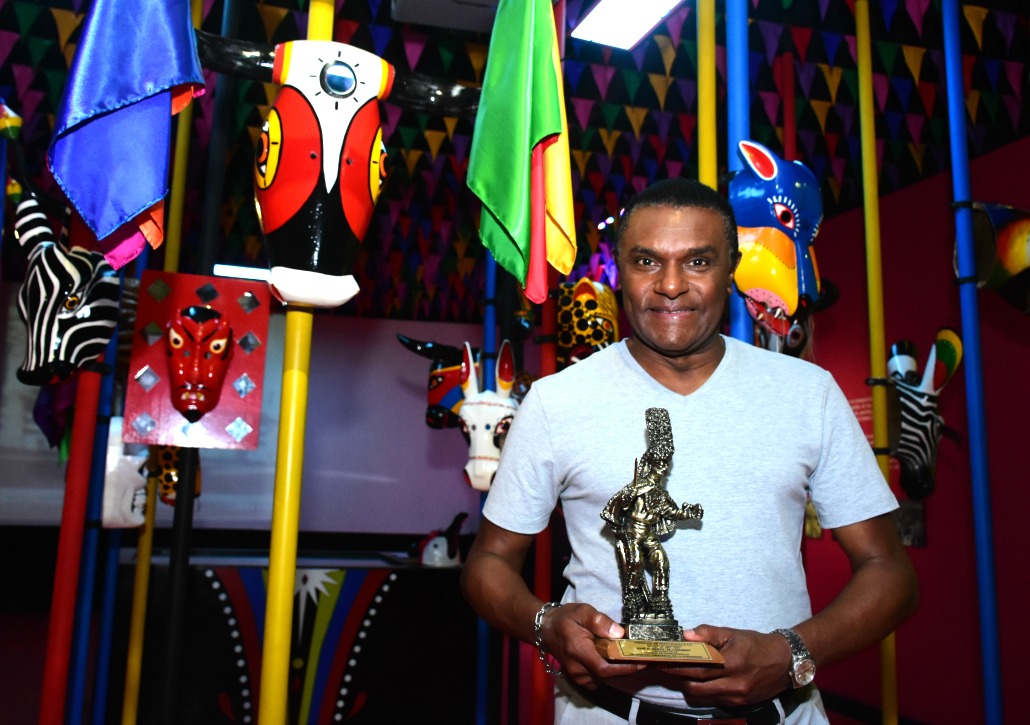 José Alberto ‘El Canario’ recibe su Congo de Oro en la Casa del Carnaval