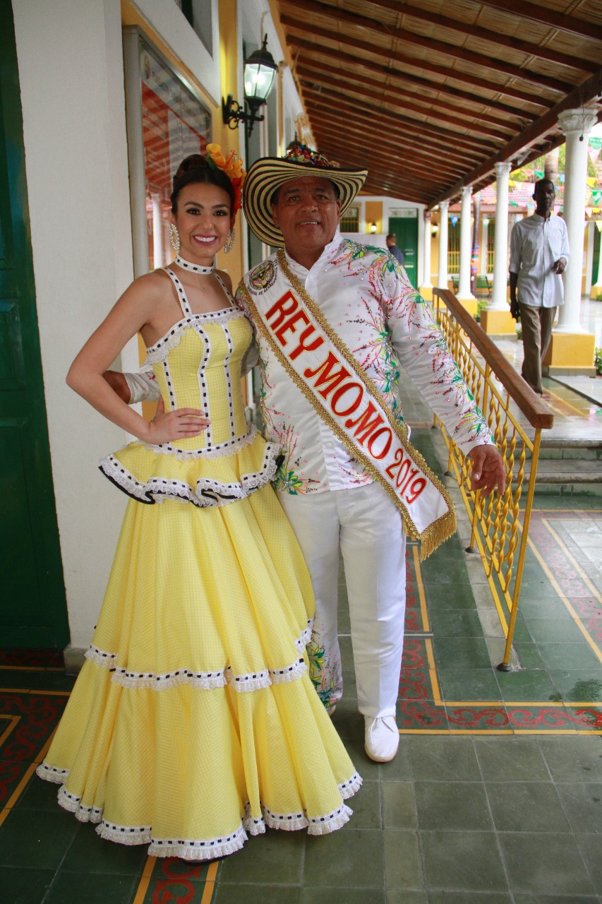 Este domingo la Reina del Carnaval se toma la sede del Rey Momo en el barrio Rebolo