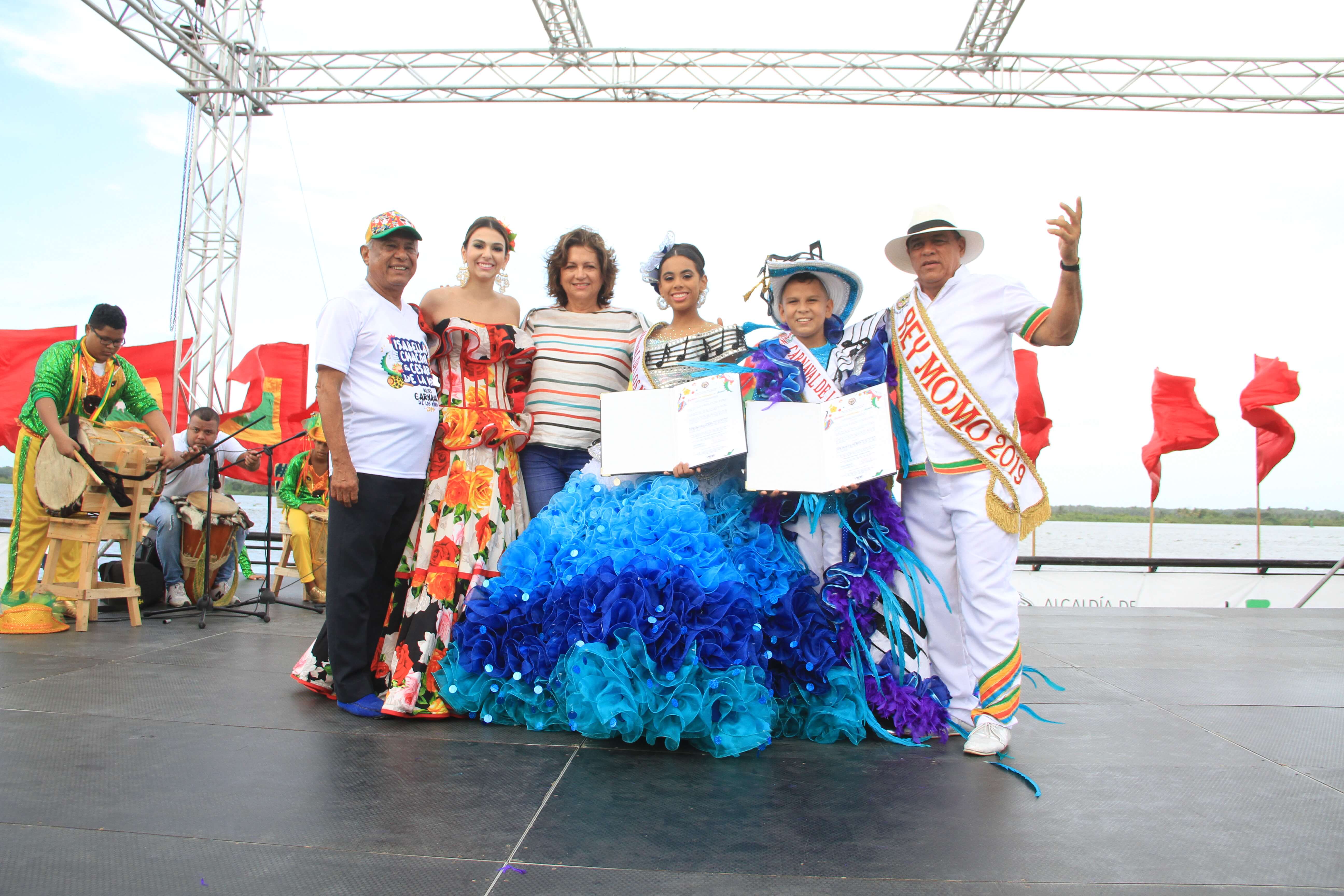 Con homenaje a Esthercita Forero, Reyes del Carnaval de los Niños recibieron decretos