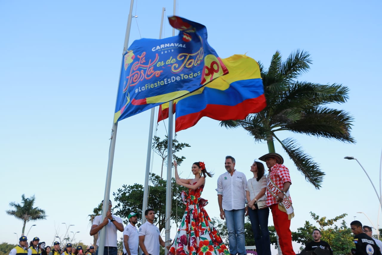 Con homenaje a la Policía Nacional se izó bandera del Carnaval 2019