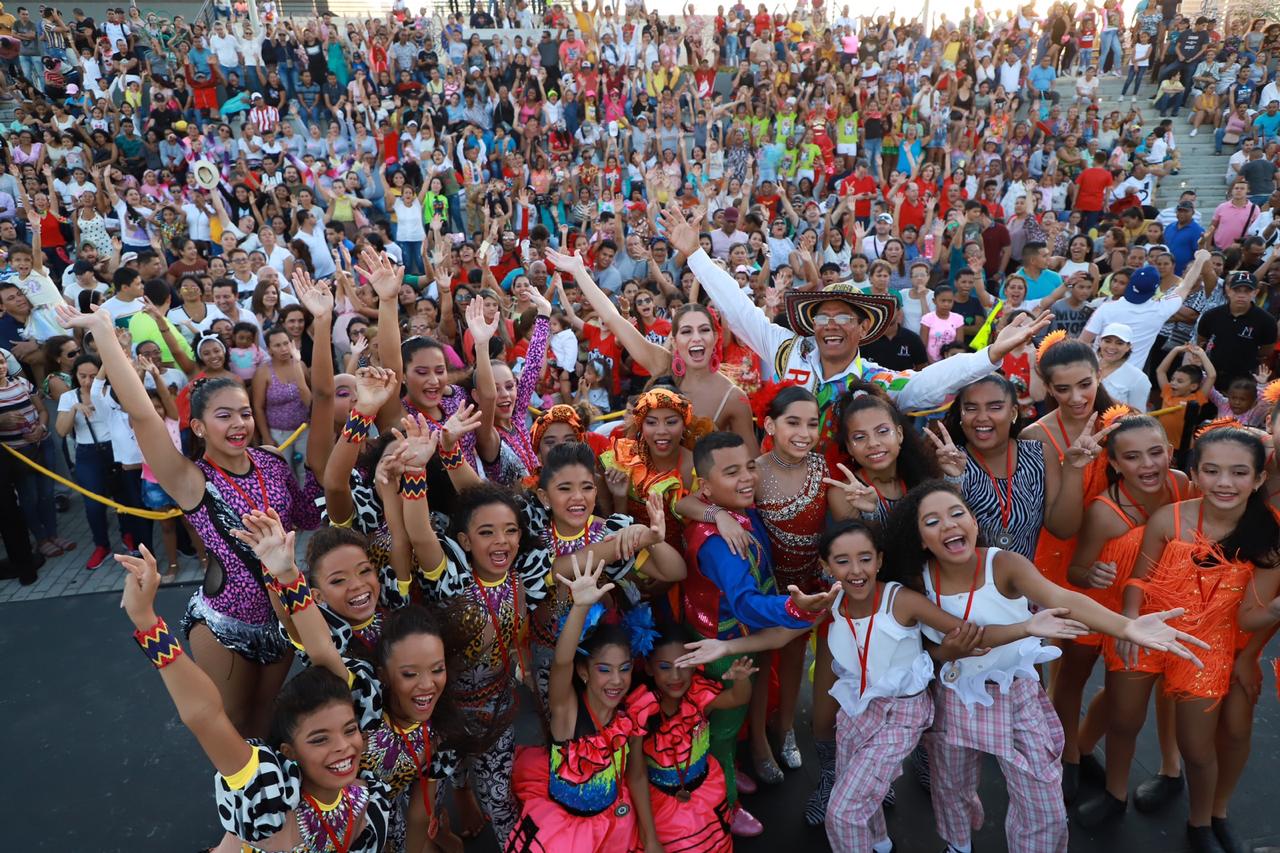 Con un lleno total en el Malecón del Río, ‘Baila Que Baila’ se convirtió en la gran Fiesta de los niños